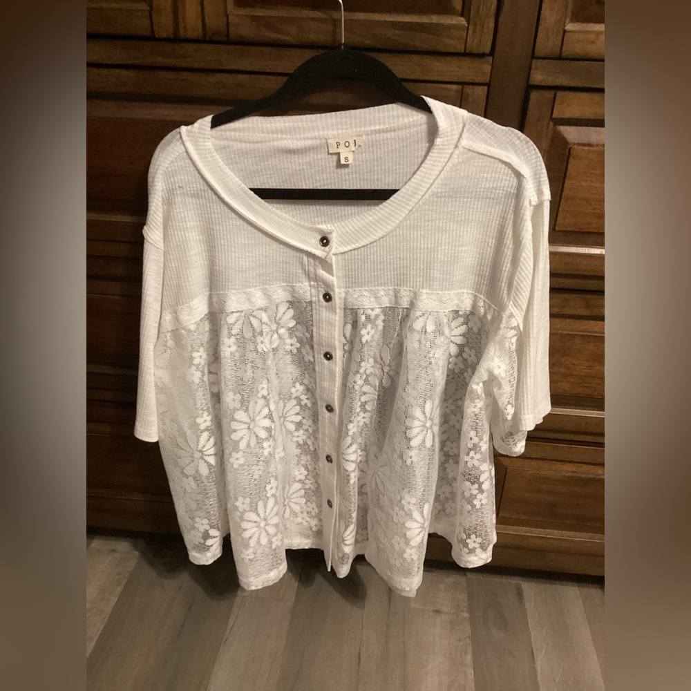 POL White Floral Lace Button-Up Blouse